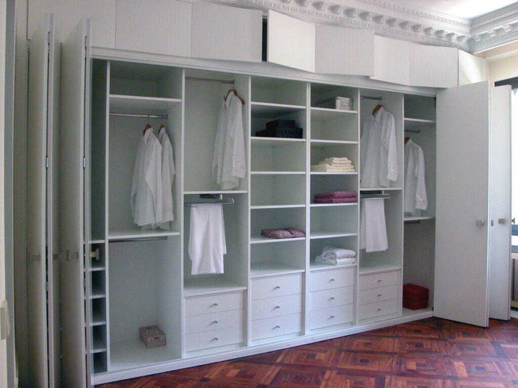 interior armario blanco