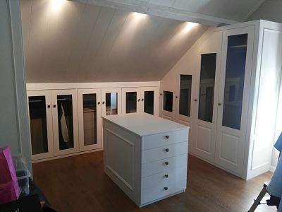 Vestidor abuhardillado blanco con cristales